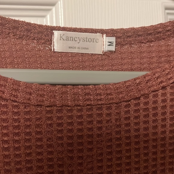 Kancystore Medium mauve sweater with cheetah print sleeves - Picture 3 of 3